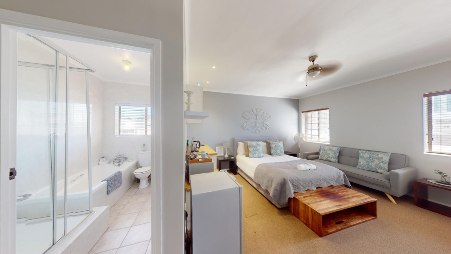 10 Bedroom Property for Sale in Summerstrand Eastern Cape